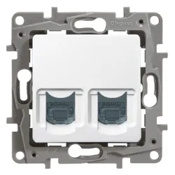 Розетка Legrand за компютърна мрежа и телефон с механизъм и монтажна рамка скрит монтаж, 20 IP, бял, Niloe