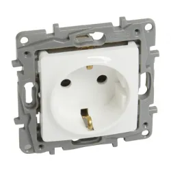 Контакт Legrand интериорен единичен механизъм скрит монтаж, 16 A, 2P+E, 20 IP, бял, Niloe Контакт Legrand интериорен единичен механизъм скрит монтаж, 16 A, 2P+E, 20 IP, бял, Niloe