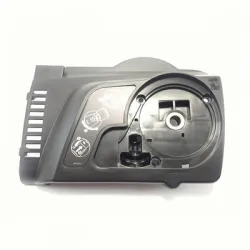 Капак Makita за верижен трион UC3051A, UC3551A, UC4051A, ES2136TLC, ES2131TLC Капак Makita за верижен трион UC3051A, UC3551A, UC4051A, ES2136TLC, ES2131TLC