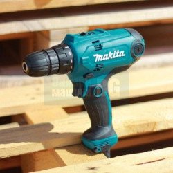Електрически винтоверт DF0300 Makita / 320 W, 2 скорости, 56 Nm / Електрически винтоверт DF0300 Makita / 320 W, 2 скорости, 56 Nm /